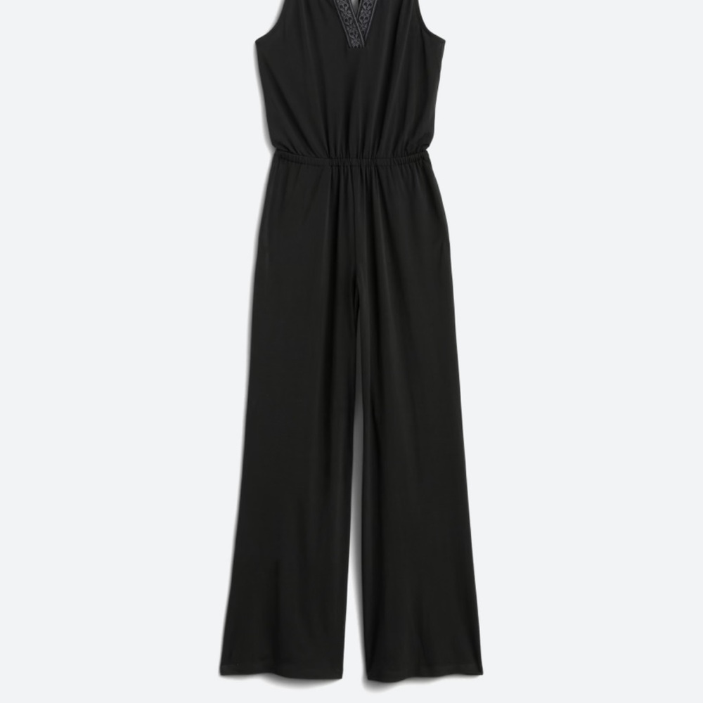 This comfy jump suit is perfect for a night out. It has pockets!